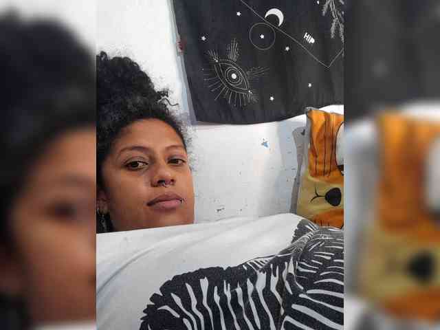 HotHoneyChile webcam