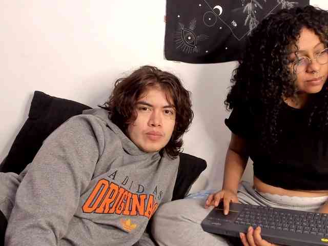 HotHoneyChile webcam