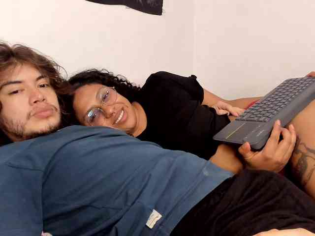 HotHoneyChile webcam