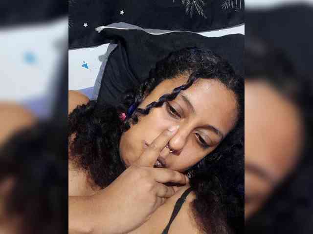 HotHoneyChile webcam