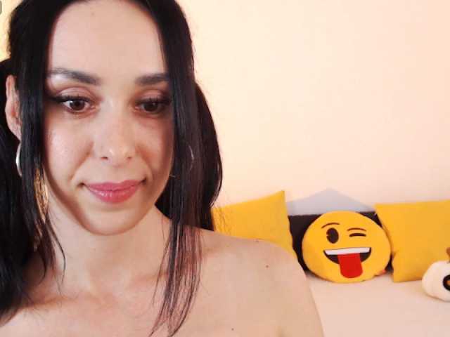 ValeriaFoxx live cam on BongaCams