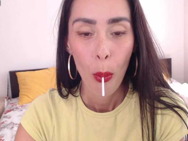 ValeriaFoxx live cam on BongaCams