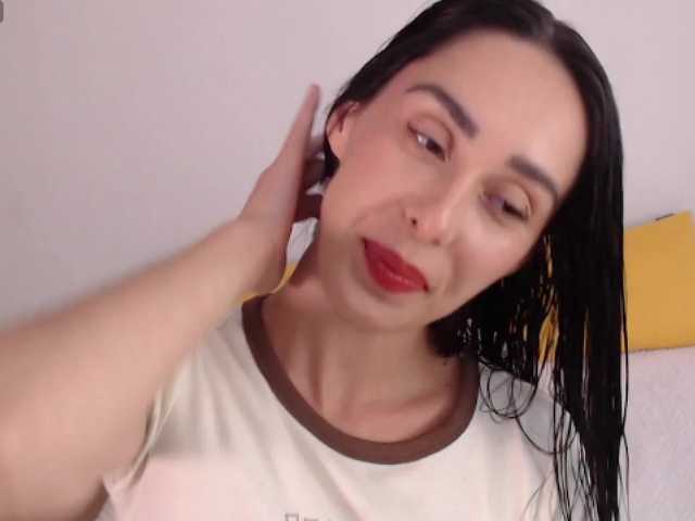 ValeriaFoxx live cam on BongaCams