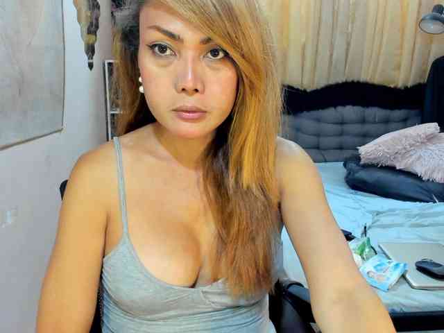 CharlotteWebb Live Webcam on BongaCams