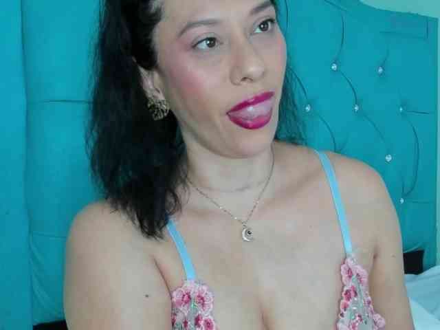 PriscilaSmiith25 webcam