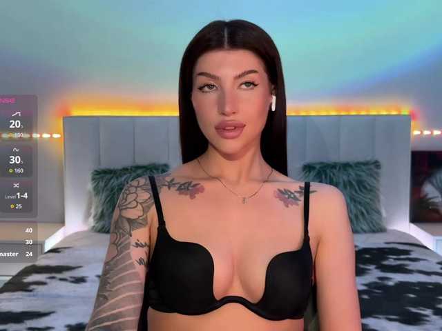 AllweNEEDisLOVE live cam on BongaCams