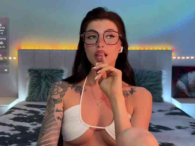 AllweNEEDisLOVE webcam