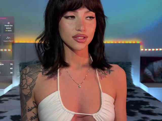 AllweNEEDisLOVE webcam