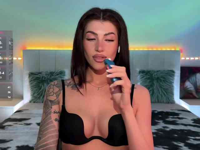 AllweNEEDisLOVE webcam