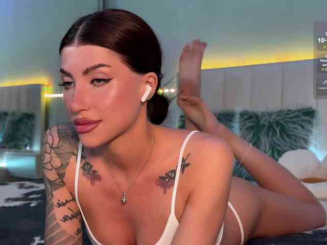 AllweNEEDisLOVE webcam