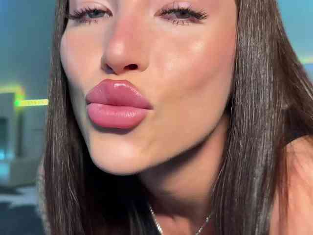 AllweNEEDisLOVE webcam
