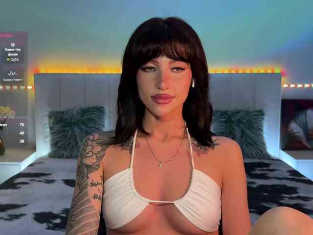 AllweNEEDisLOVE webcam