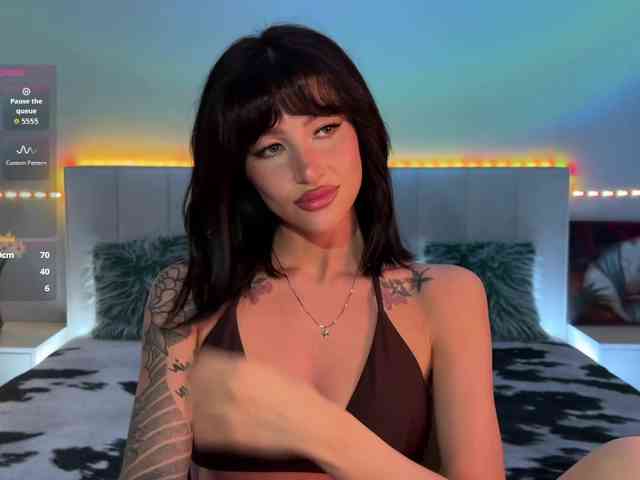 AllweNEEDisLOVE webcam