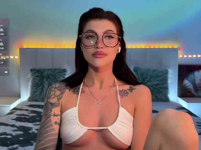 AllweNEEDisLOVE webcam