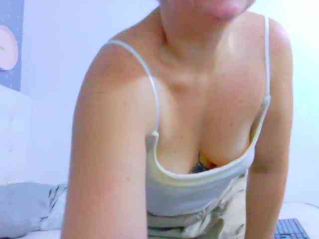 kinky-redhead18 webcam