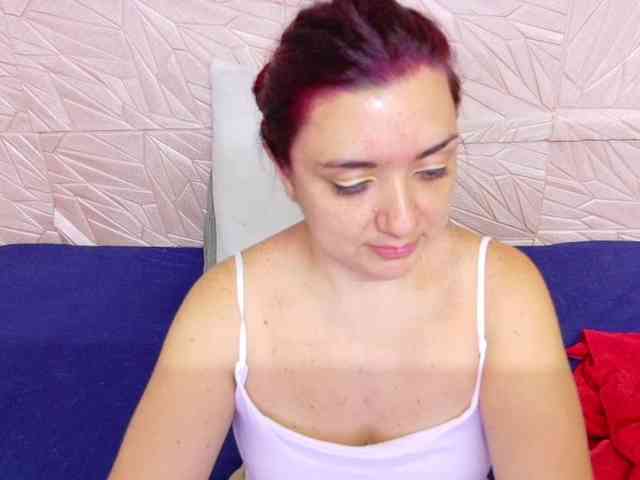 Modelo: kinky-redhead18