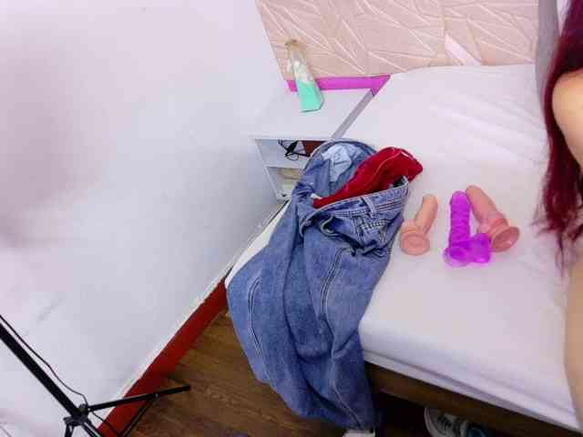 kinky-redhead18 webcam