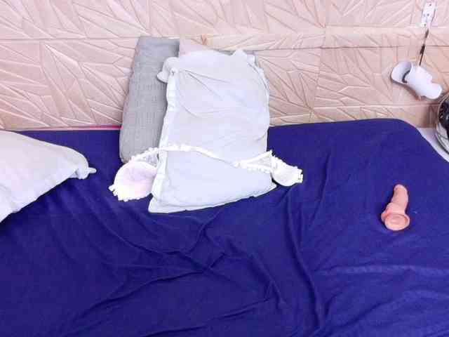 kinky-redhead18 webcam