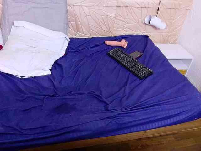kinky-redhead18 webcam