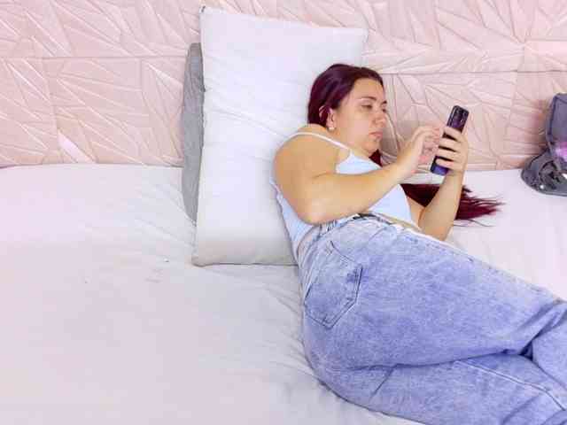 kinky-redhead18 webcam