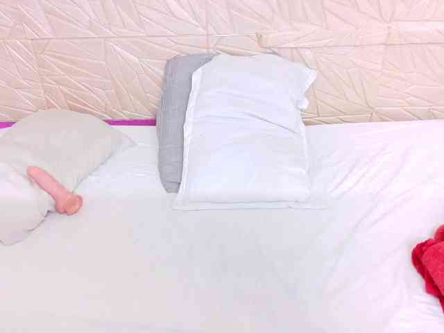 kinky-redhead18 webcam