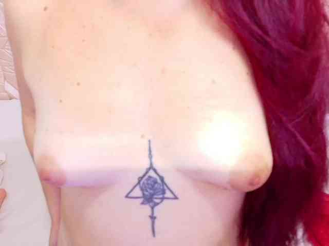 kinky-redhead18 webcam
