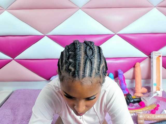 AngeyaPetite live cam on BongaCams