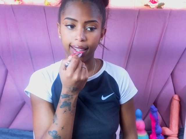 AngeyaPetite live cam on BongaCams
