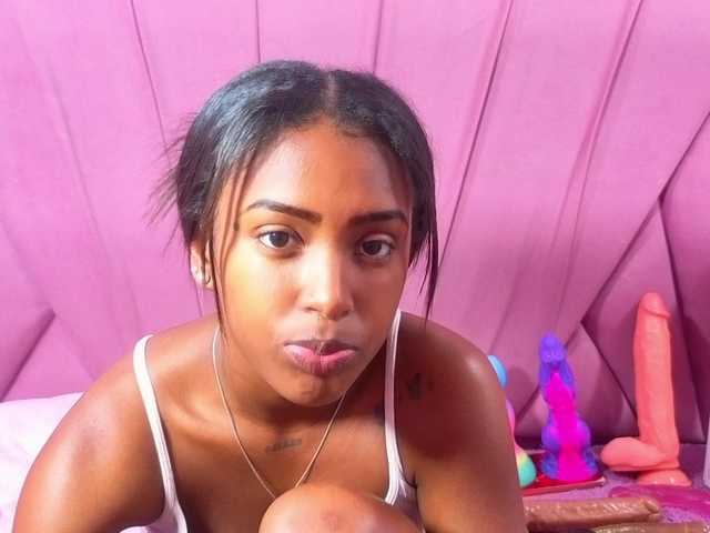 AngeyaPetite live cam on BongaCams