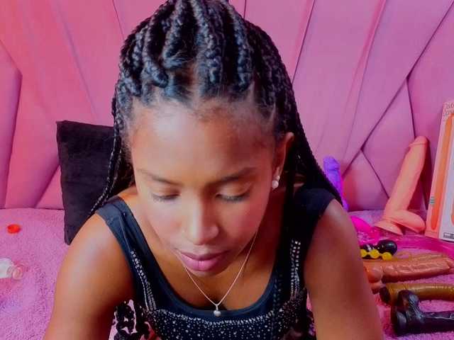 AngeyaPetite live cam on BongaCams