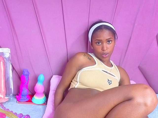 AngeyaPetite live cam on BongaCams