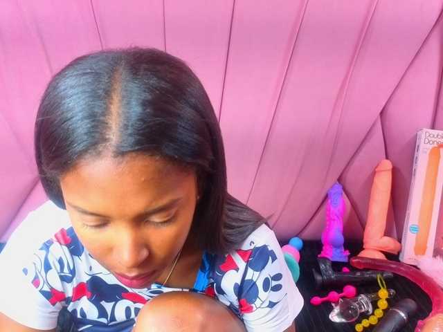 AngeyaPetite live cam on BongaCams