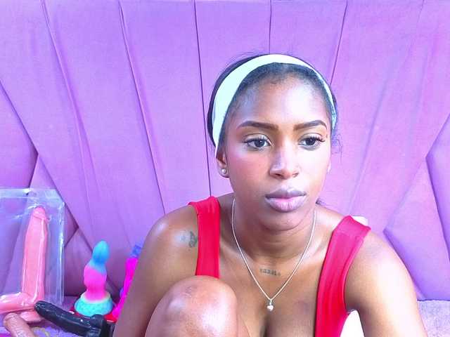AngeyaPetite live cam on BongaCams