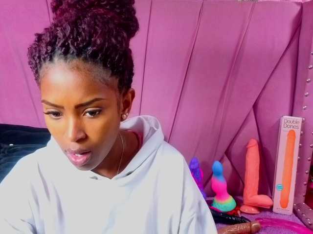 AngeyaPetite live webcam show