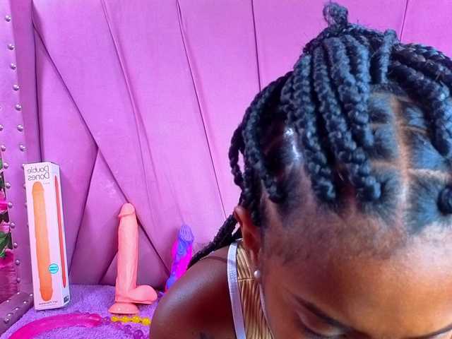 AngeyaPetite live cam on BongaCams