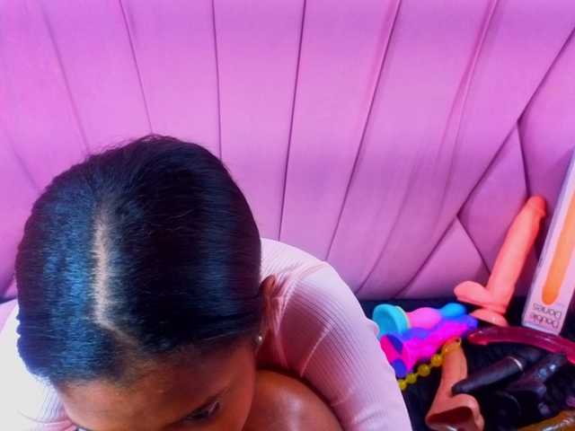 AngeyaPetite live cam on BongaCams