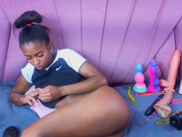 AngeyaPetite live cam on BongaCams