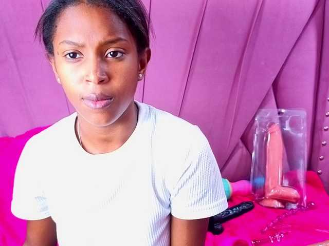 AngeyaPetite webcam