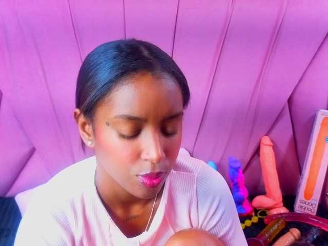 AngeyaPetite live cam on BongaCams