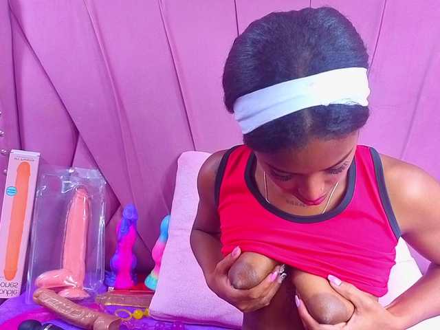 AngeyaPetite live cam on BongaCams