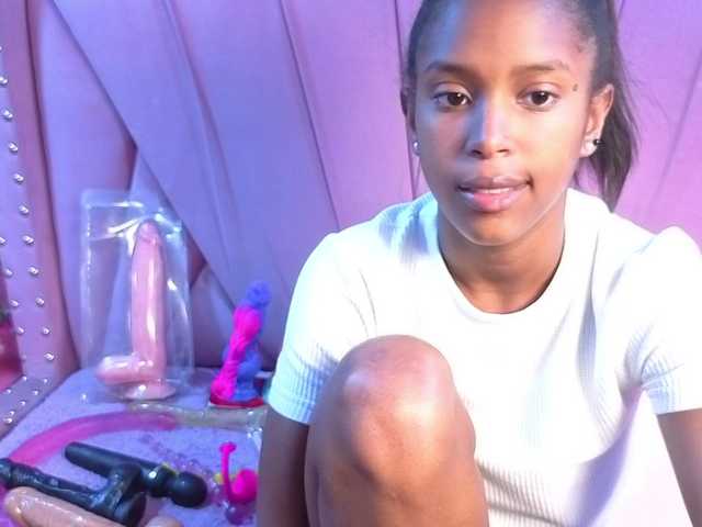 AngeyaPetite live cam on BongaCams