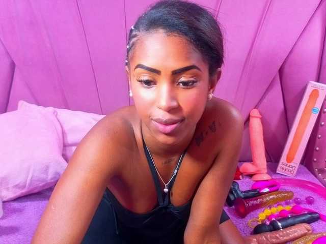AngeyaPetite live cam on BongaCams