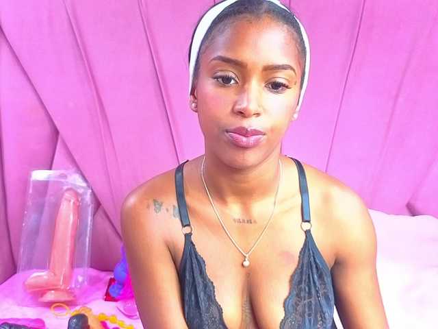 AngeyaPetite live cam on BongaCams