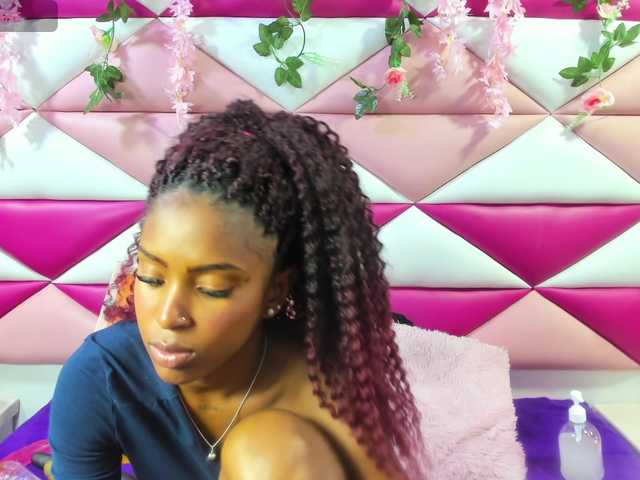 AngeyaPetite live webcam show