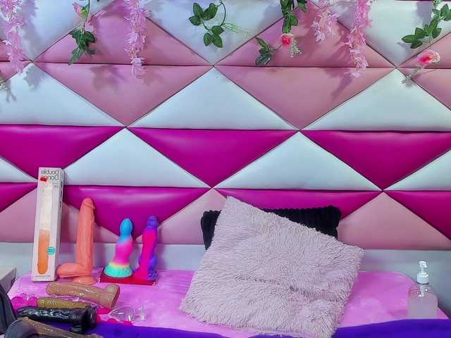 AngeyaPetite live webcam show