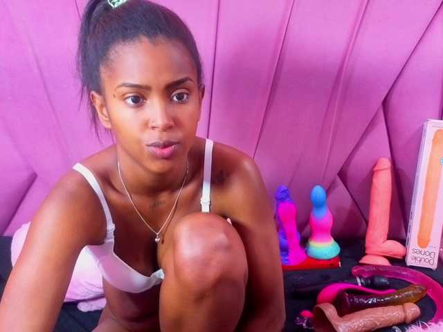 AngeyaPetite live cam on BongaCams