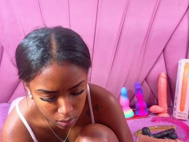 AngeyaPetite live cam on BongaCams