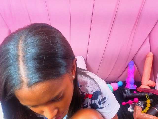 AngeyaPetite live cam on BongaCams