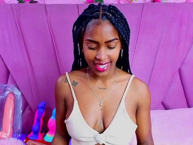 AngeyaPetite live cam on BongaCams