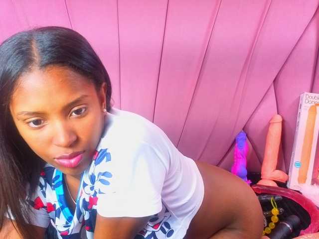 AngeyaPetite live cam on BongaCams